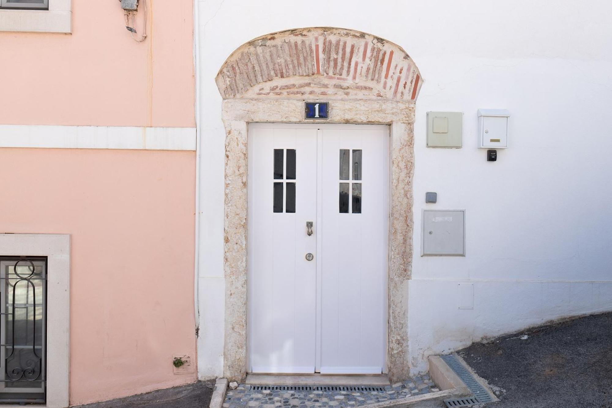 Classic Lisbon Homes: Bright & Central In Belem Kültér fotó